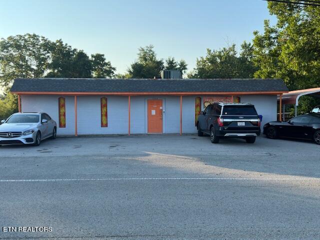 single story home featuring a garage