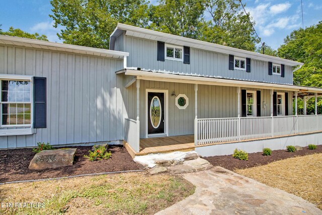 view of front of home featuring a porch