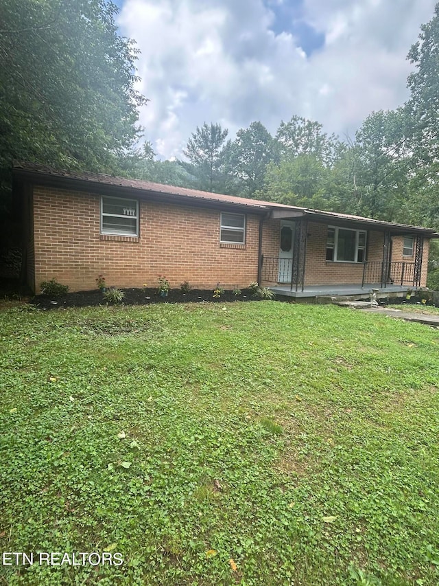 ranch-style home with a front lawn