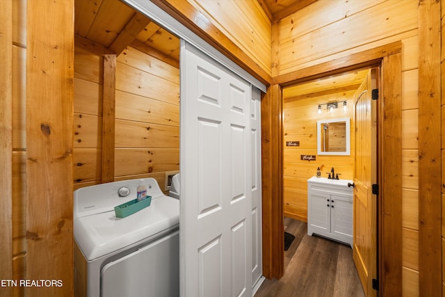 laundry room with sink, wooden walls, dark hardwood / wood-style flooring, washer / dryer, and wooden ceiling