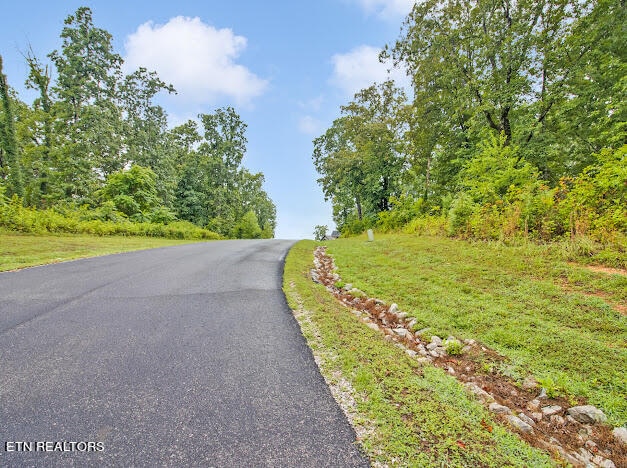 Listing photo 2 for 518 Grande Vista Dr, Rockwood TN 37854