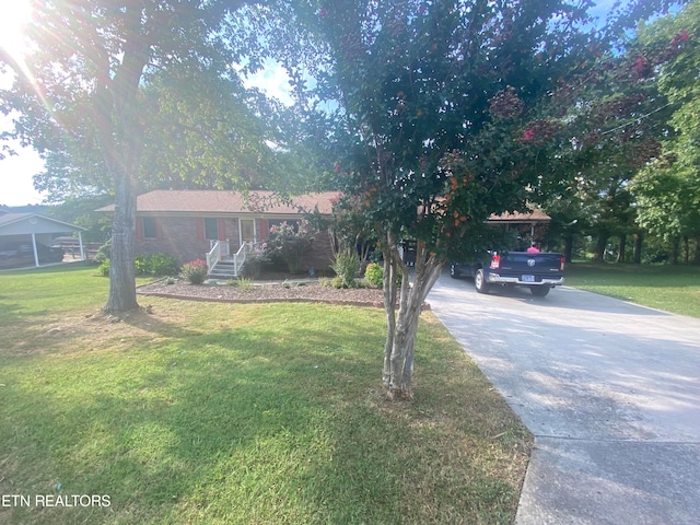 view of front of property with a front lawn