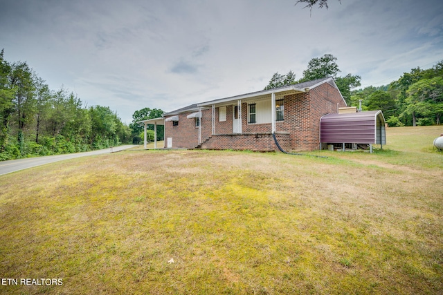 single story home featuring a front yard