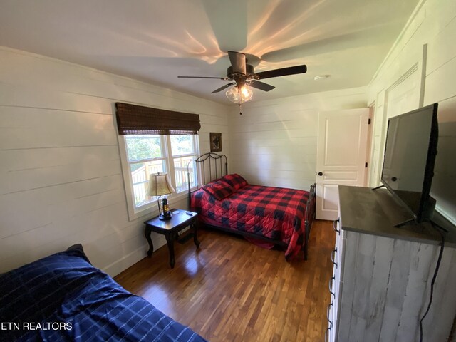 bedroom featuring dark wood-type flooring and ceiling fan