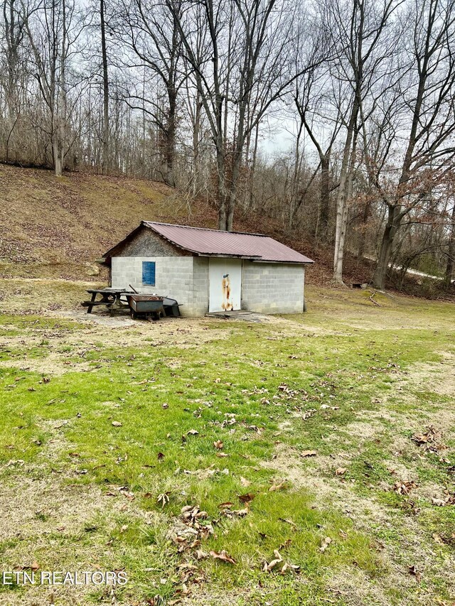 view of pole building with a yard