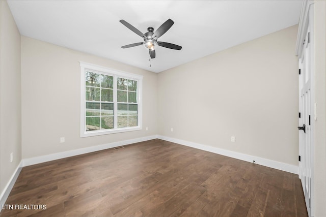 unfurnished room featuring dark wood-type flooring and ceiling fan