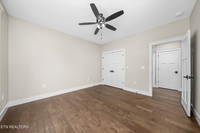 unfurnished bedroom with ceiling fan, dark hardwood / wood-style floors, and a closet
