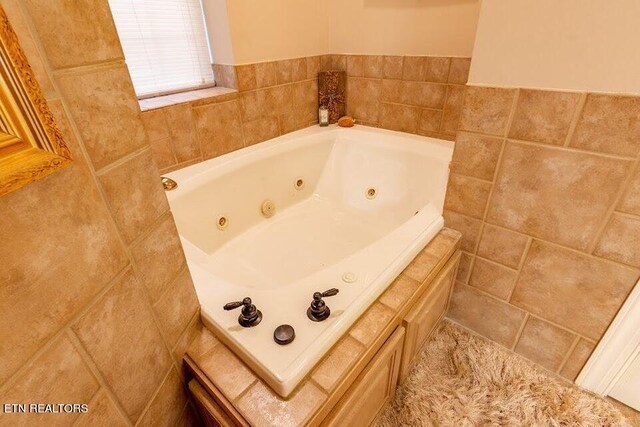 bathroom featuring tile walls