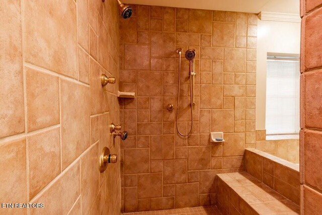 bathroom featuring a tile shower