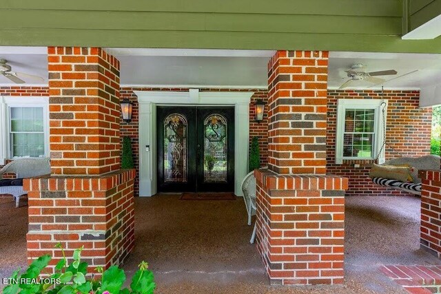 view of exterior entry featuring ceiling fan