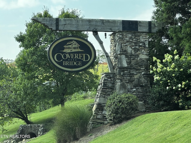 community / neighborhood sign with a lawn