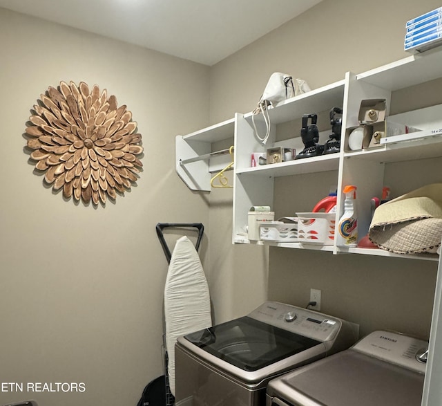 washroom with laundry area and washer and clothes dryer