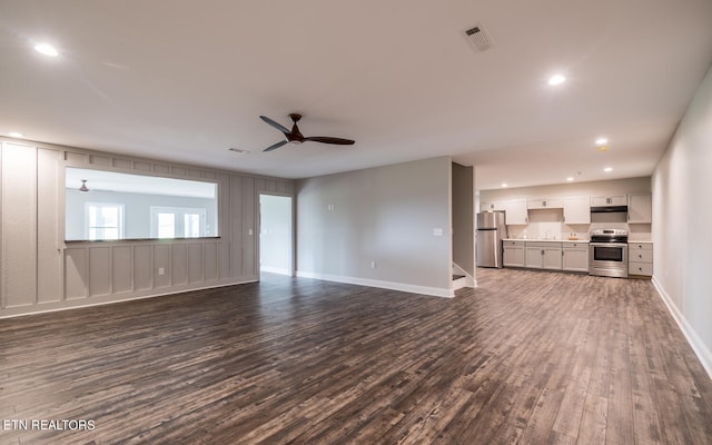 unfurnished living room featuring recessed lighting, visible vents, dark wood-type flooring, a ceiling fan, and baseboards