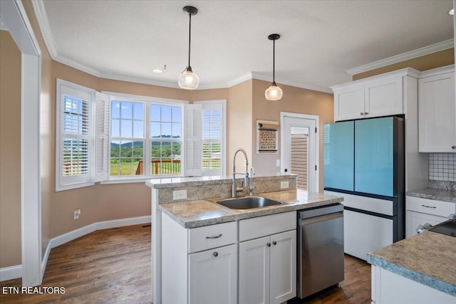 kitchen featuring a wealth of natural light, dishwashing machine, a kitchen island with sink, and sink