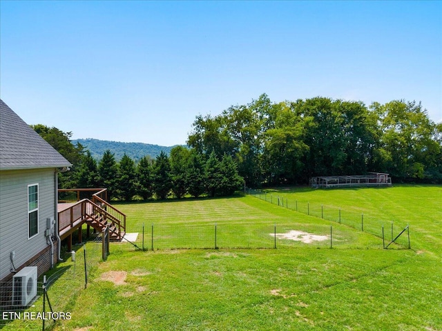 view of yard featuring a rural view