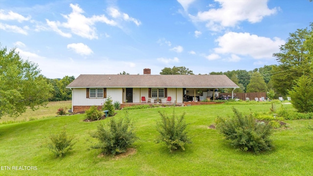 ranch-style home featuring a front lawn