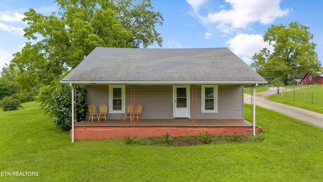 bungalow with a front lawn and covered porch