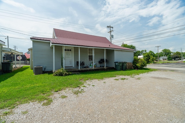 view of front facade featuring a porch and central AC