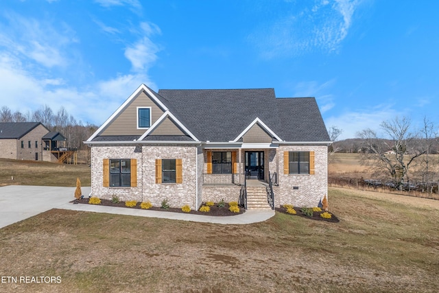 craftsman house with a porch and a front lawn