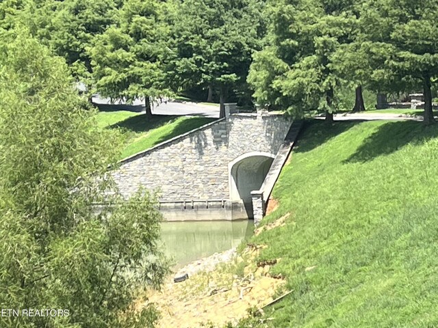 Stone Bridge Dr, Dandridge, TN 37725