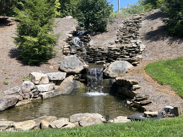 Stone Bridge Dr, Dandridge, TN 37725
