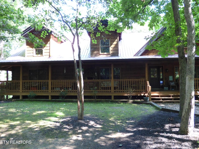 back of house featuring a yard