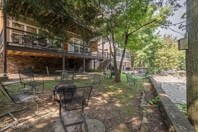 view of yard with a patio