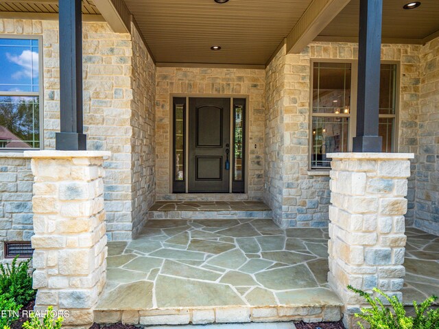 doorway to property with covered porch