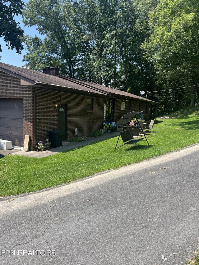 view of front facade with a garage and a front lawn