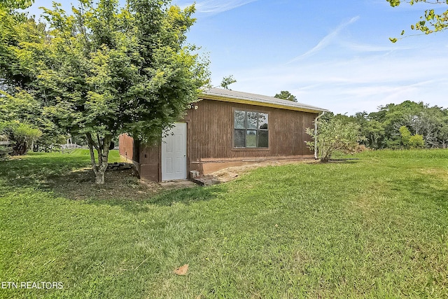 view of side of property featuring a yard