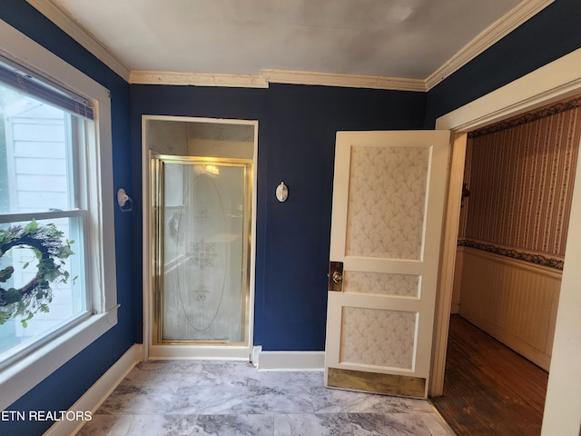 bathroom featuring ornamental molding