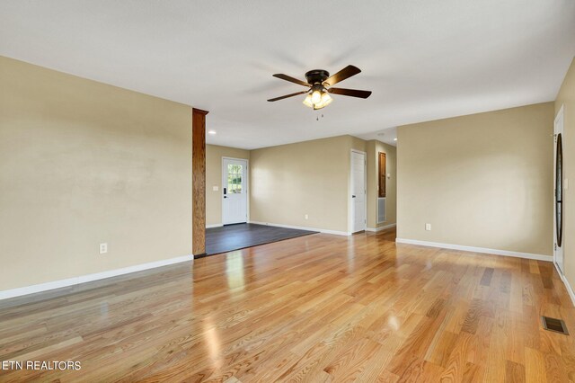 unfurnished room featuring light hardwood / wood-style flooring and ceiling fan