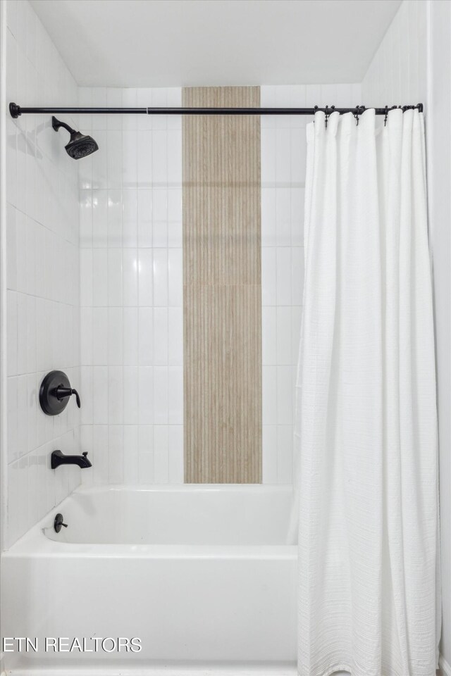 bathroom featuring shower / tub combo with curtain