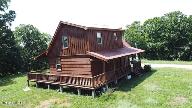 exterior space featuring a yard