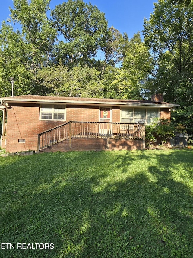 view of front of house with a front yard