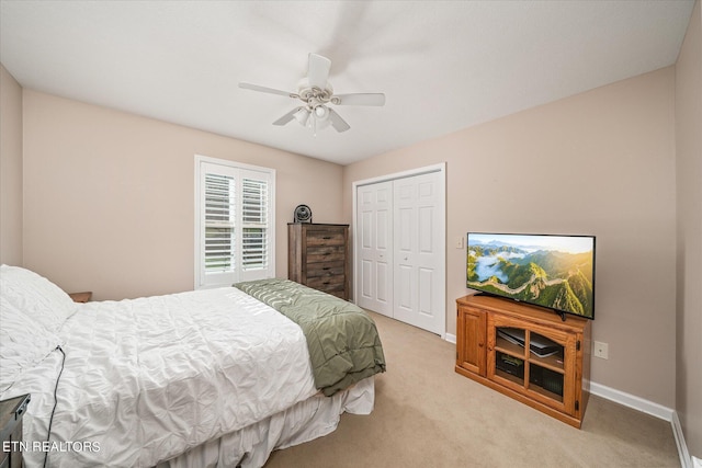 carpeted bedroom featuring ceiling fan, baseboards, and a closet