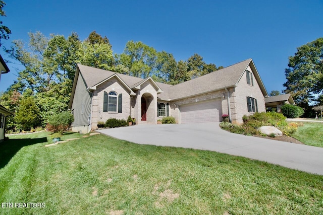 view of front of property featuring a front yard and a garage