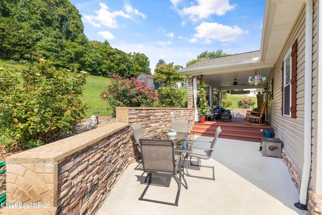 view of patio with ceiling fan