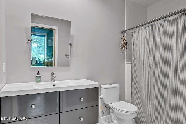 bathroom with vanity, toilet, and curtained shower