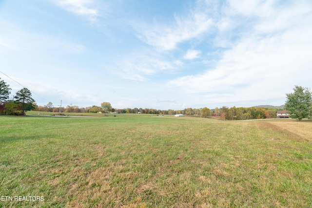view of yard featuring a rural view