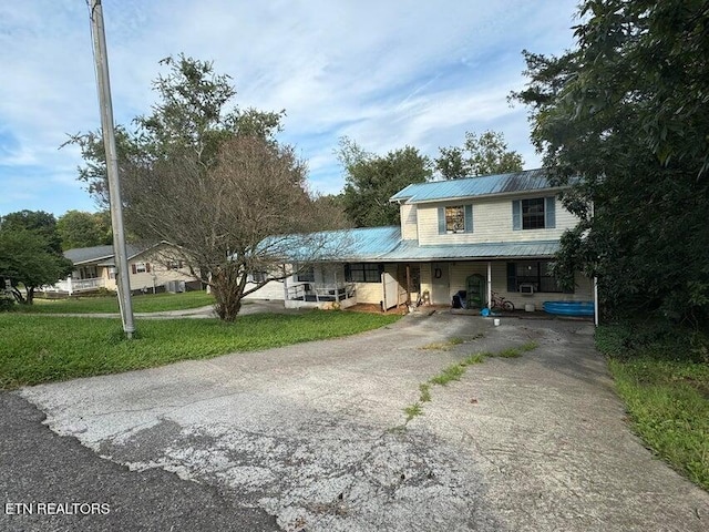 view of front of home with a front yard