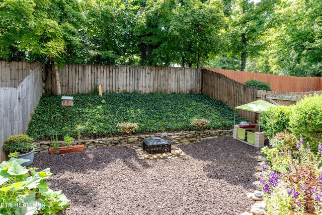 view of yard with a fire pit