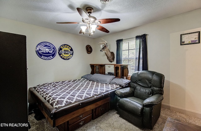 bedroom with a textured ceiling, carpet flooring, and ceiling fan