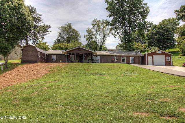 ranch-style home featuring a front lawn