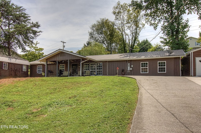 ranch-style home with a front yard