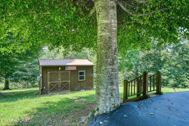 view of outbuilding