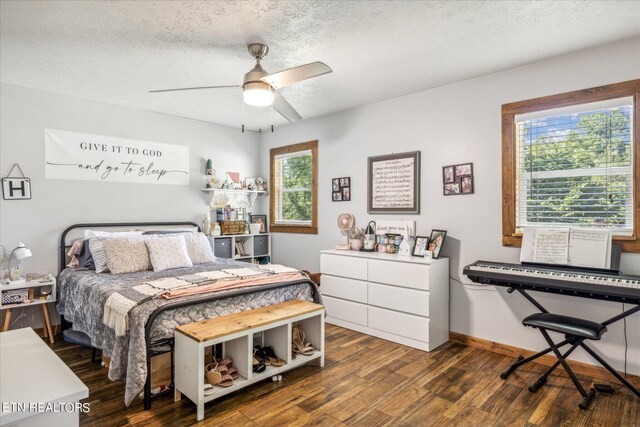 bedroom featuring a textured ceiling, hardwood / wood-style floors, and ceiling fan