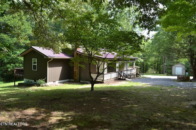 view of yard with a garage and an outbuilding