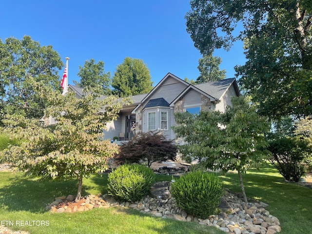 view of front of home with a front lawn