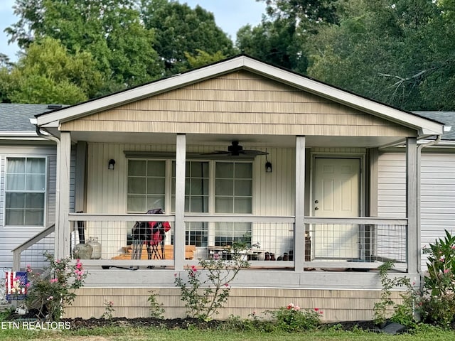 view of front facade with a porch and ceiling fan